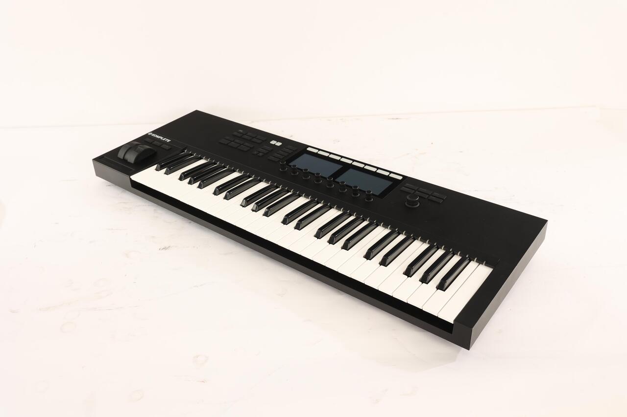 Second Hand Komplete Kontrol S49 Mk2 Midi Controller - Andertons